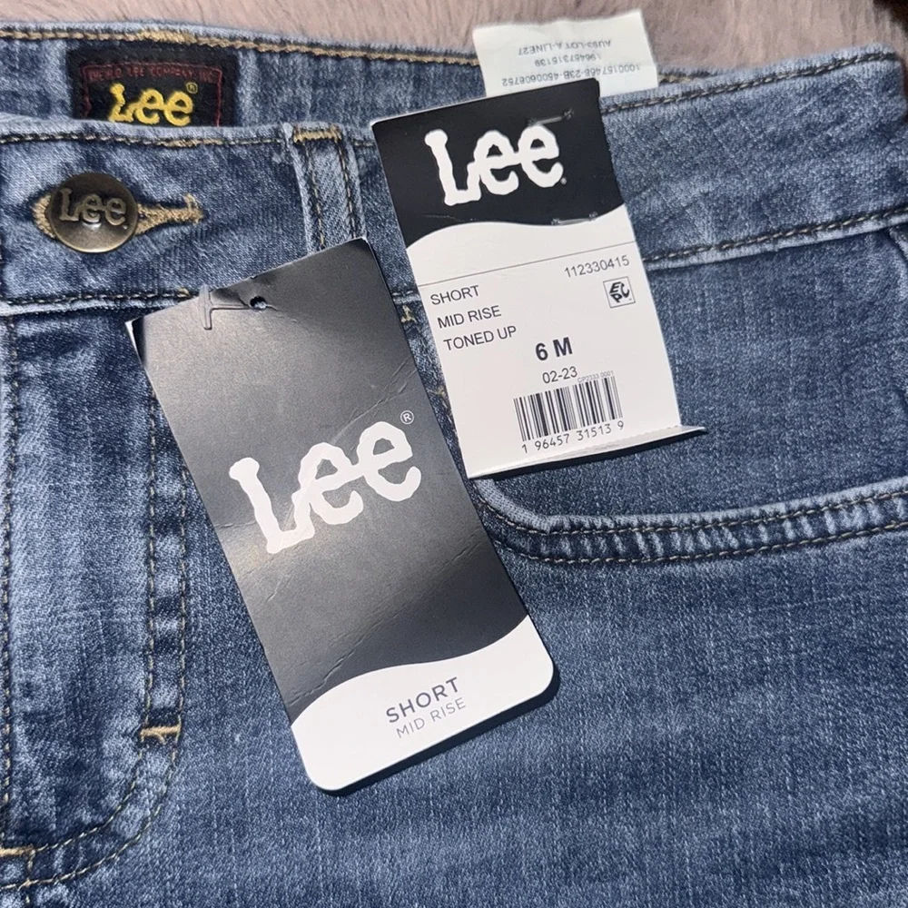 Lee blue jean denim shorts women’s short mid rise toned up button zip pockets 6M - Picture 3 of 12